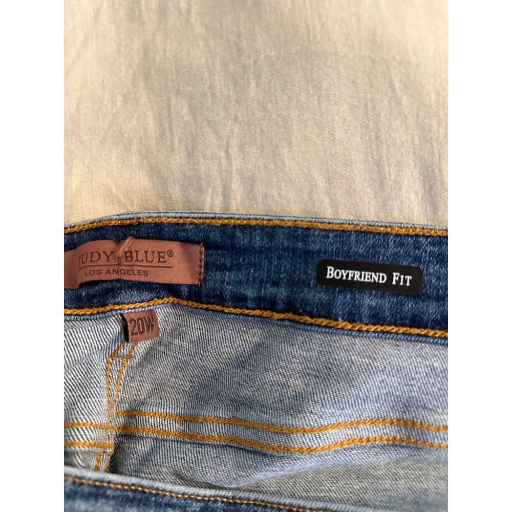 Judy Blue 20W Mid Rise Boyfriend Jeans NWT My One & Only Distressed Wash - Picture 7 of 8